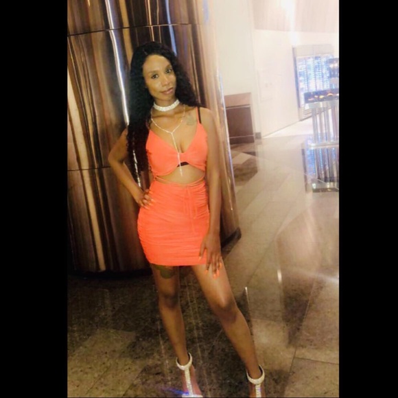 Fashion Nova Dresses & Skirts - BEAUTIFUL ORANGE BODYCON DRESS